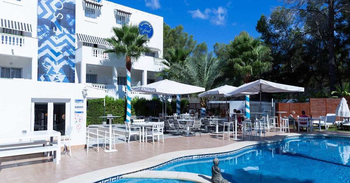 Een foto van het zwembad bij Hotel La Concha Soul
