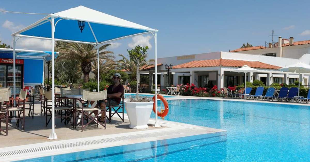 Ein Foto von der Terrasse im Hotel Kalloni Bay