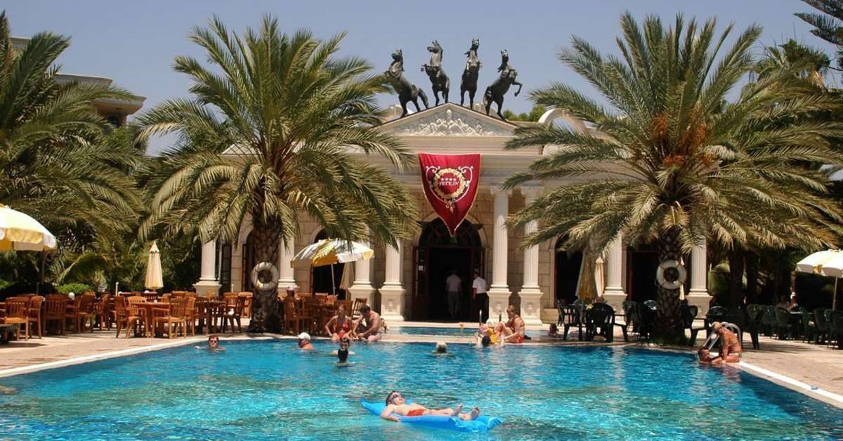 Ein Foto vom Pool im Yetkin Club Hotel
