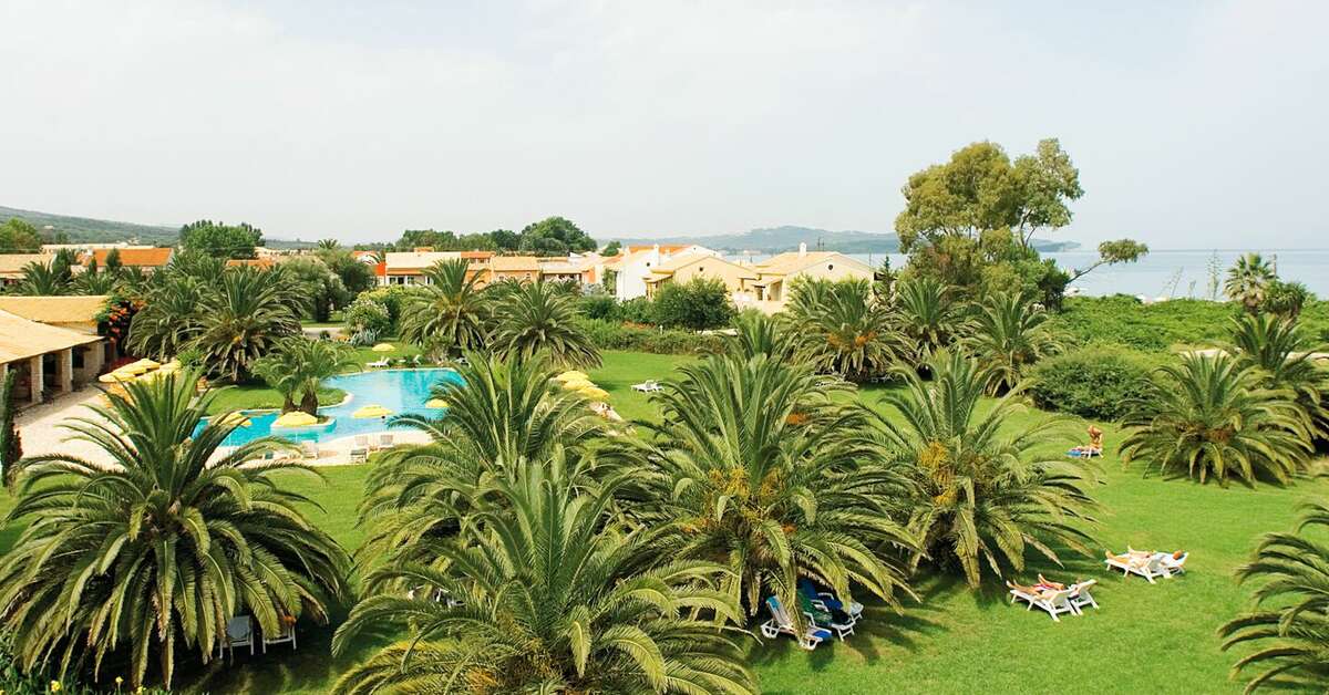 Een foto van de buitenkant van St. George's Bay Country Club & Spa