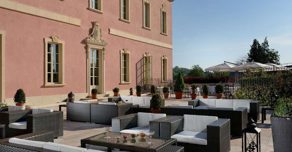 Een foto van het terras bij Castello dal Pozzo