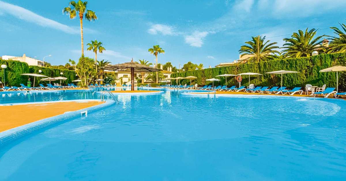 Een foto van het zwembad bij JS Portocolom Suites