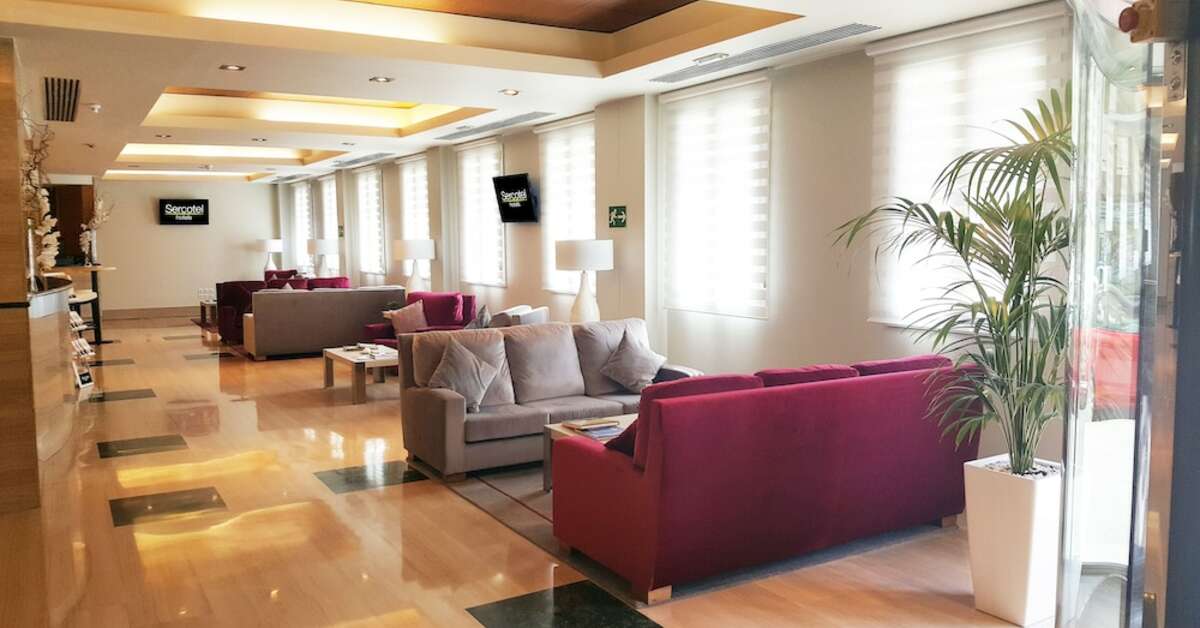 Een foto van het interieur van Sercotel Alcala 611