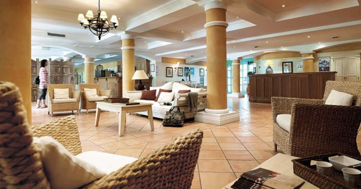 Een foto van het interieur van Pierre & Vacances Residence Les Calanques des Issambres