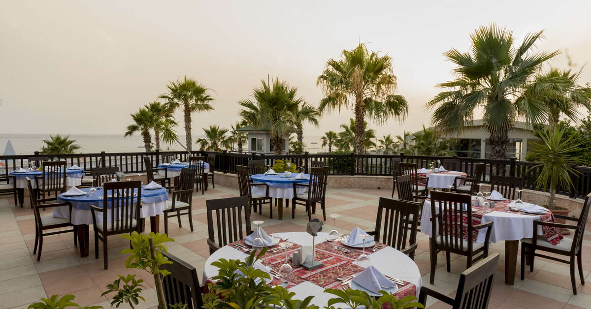 Een foto van het terras bij Holiday Garden Resort