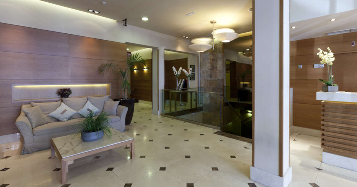 Een foto van het interieur van Sterling Hotel