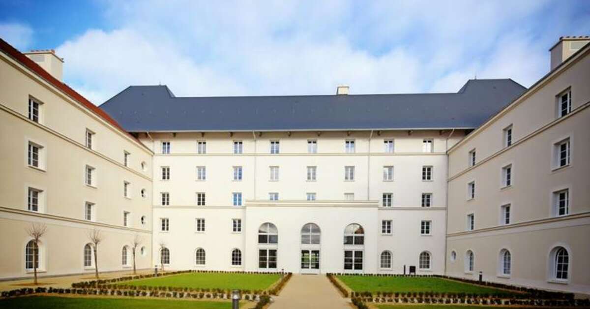Een foto van de buitenkant van B&B Hotel Disneyland® Paris