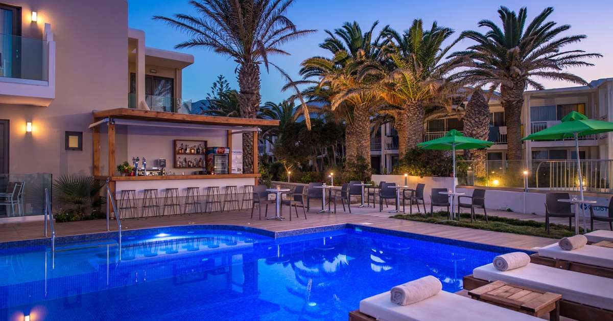 Een foto van het zwembad bij Cretan Beach Resort