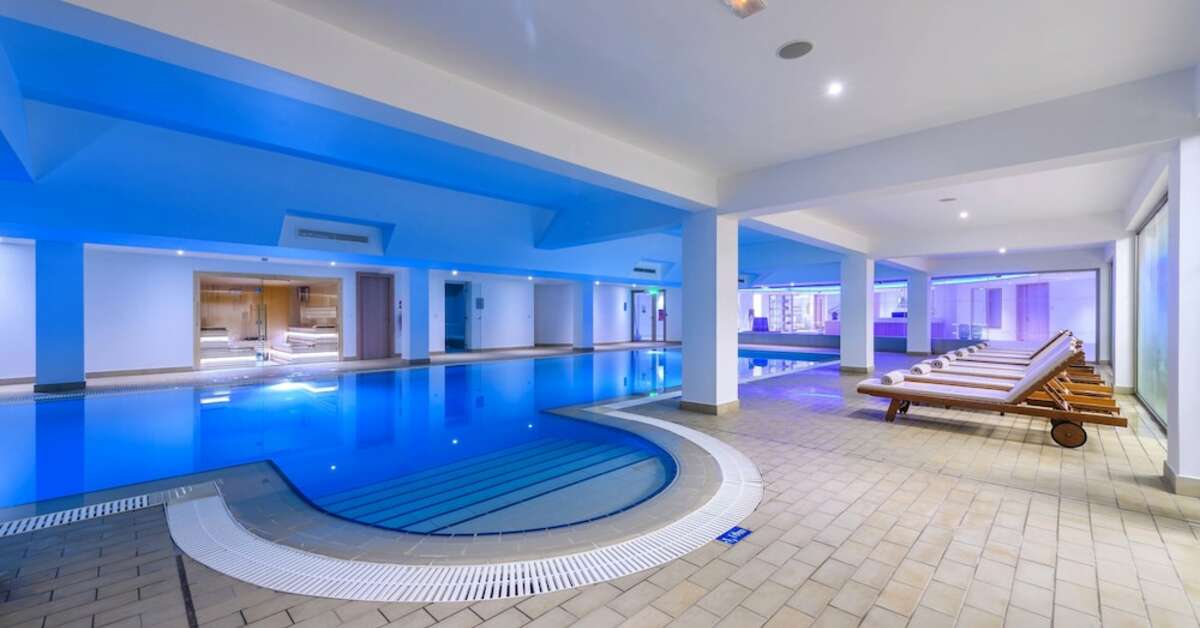 Een foto van het zwembad bij Asterias Beach Hotel