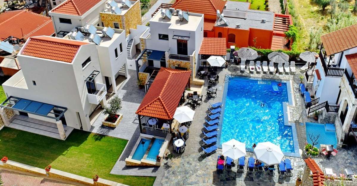 Een foto van het zwembad bij Ledra Maleme Hotel