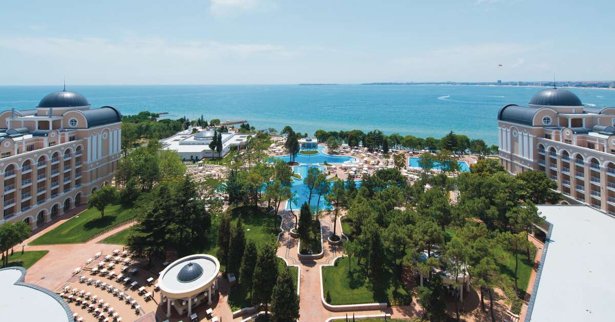 Een foto van de buitenkant van Dreams Sunny Beach Resort & Spa