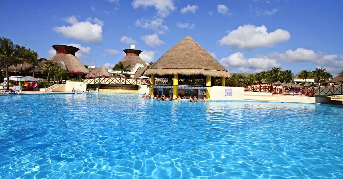 Een foto van het zwembad bij Grand Bahia Principe Tulum