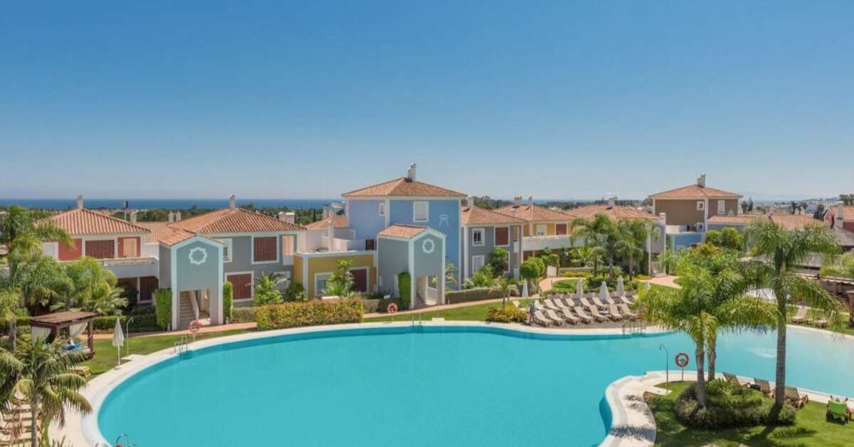 Een foto van het zwembad bij Cortijo del Mar Resort