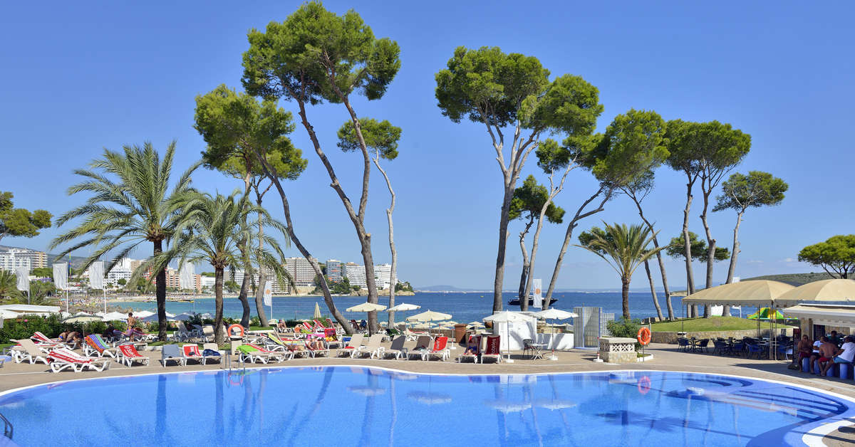 Een foto van het zwembad bij Melia Calvia Beach