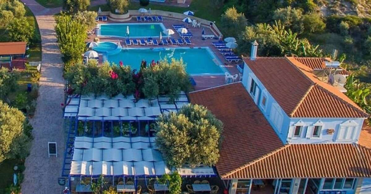 Een foto van het zwembad bij Filoxenia Hotel Tholos