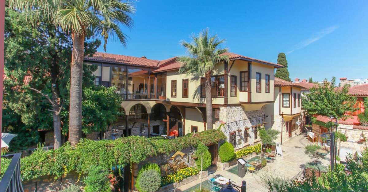 Een foto van het terras bij Alp Pasa Hotel