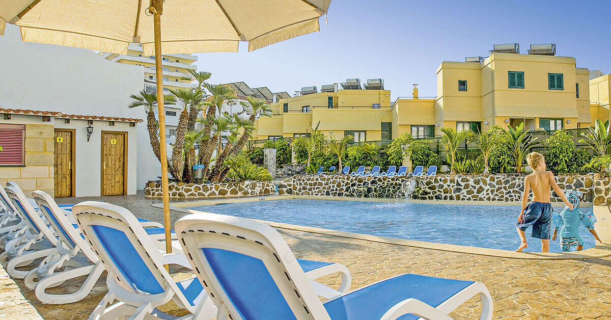 Een foto van het zwembad bij Las Piramides Resort