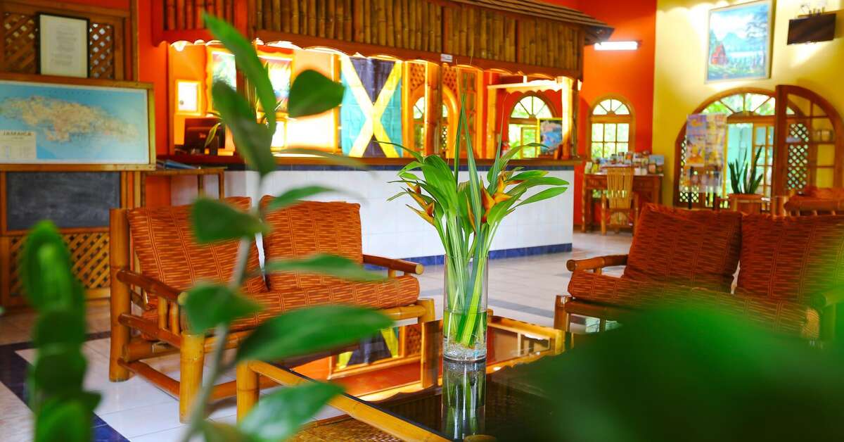 Een foto van het interieur van Merril's Beach Resort II