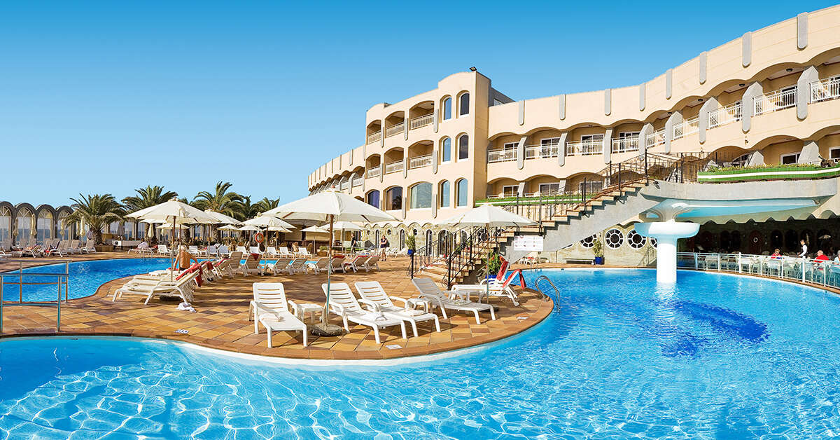 Een foto van het zwembad bij San Agustin Beach Club Hotel
