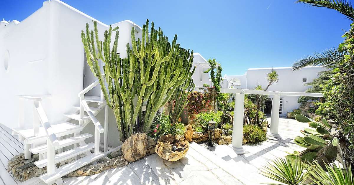 Ein Foto von der Außenansicht des Kivotos Mykonos Luxury Boutique Hotel