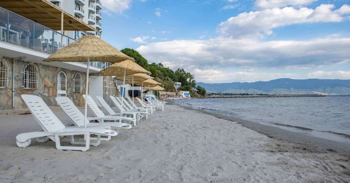Een foto van het strand bij Melis Hotel