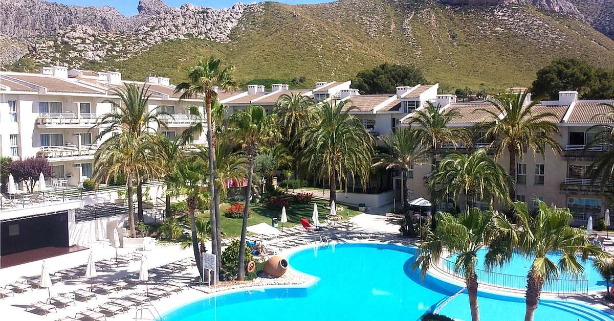 Een foto van een overzicht van Puerto Azul Suite Hotel