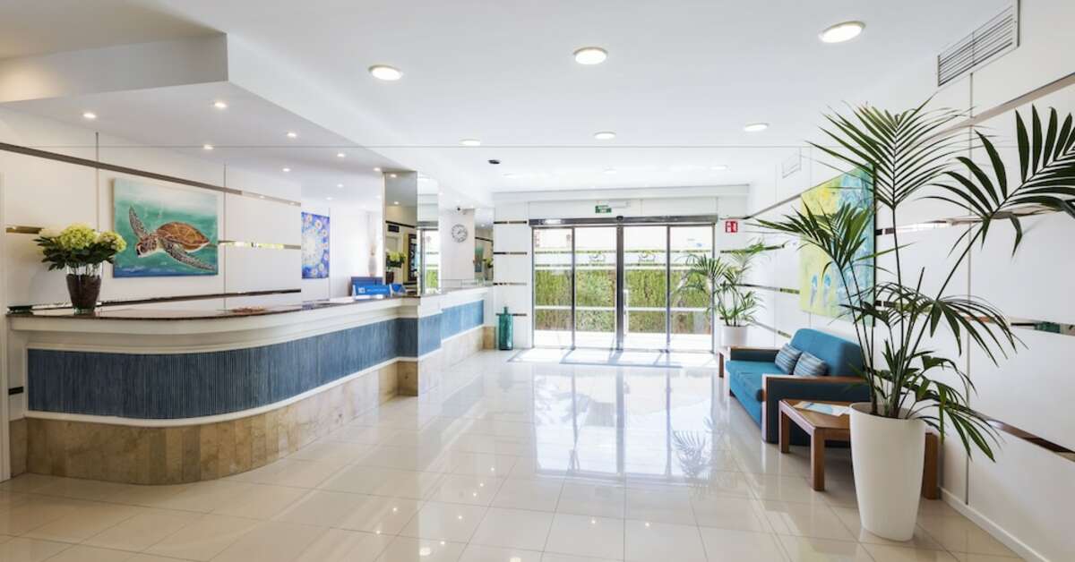 Een foto van het interieur van Don Miguel Playa Hotel