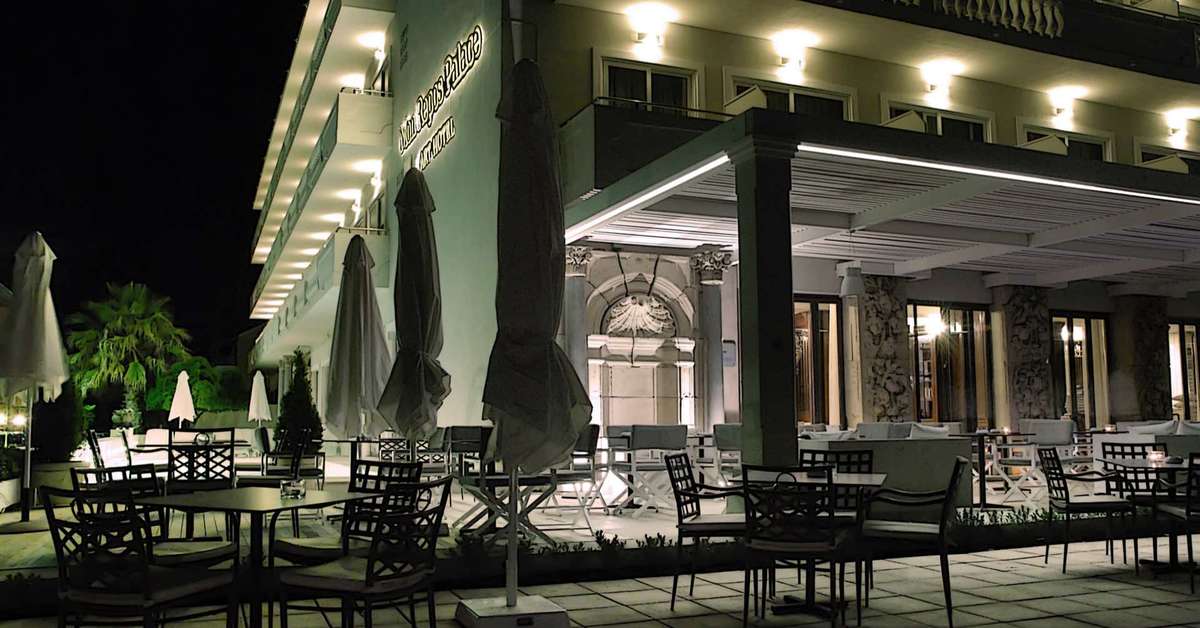 Een foto van het terras bij Mon Repos Palace Hotel