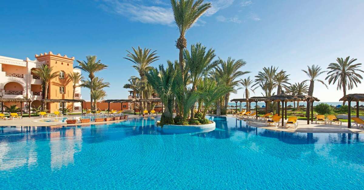 Een foto van het zwembad bij Vincci Safira Palms