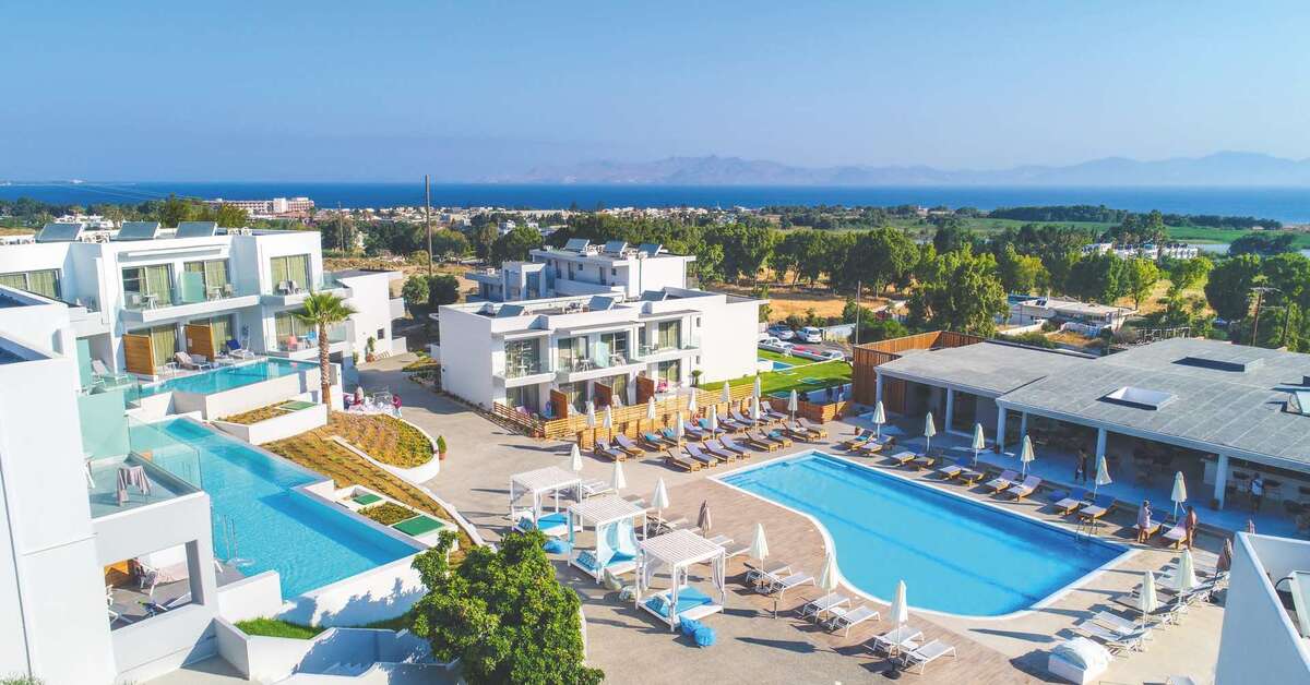 Een foto van het zwembad bij Harmony Crest Resort & Spa