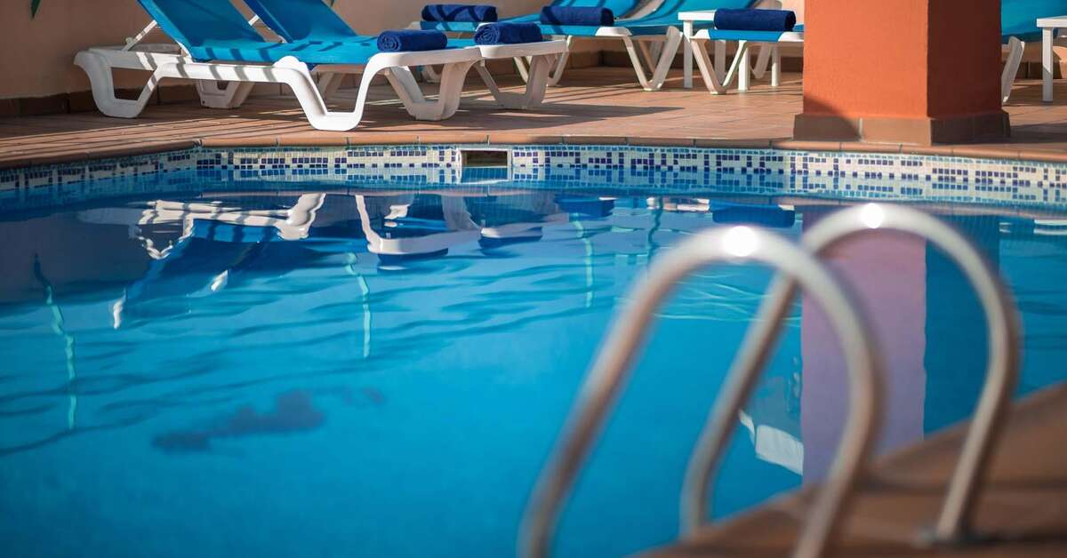 Een foto van het zwembad bij H-Top Royal Sun Suites