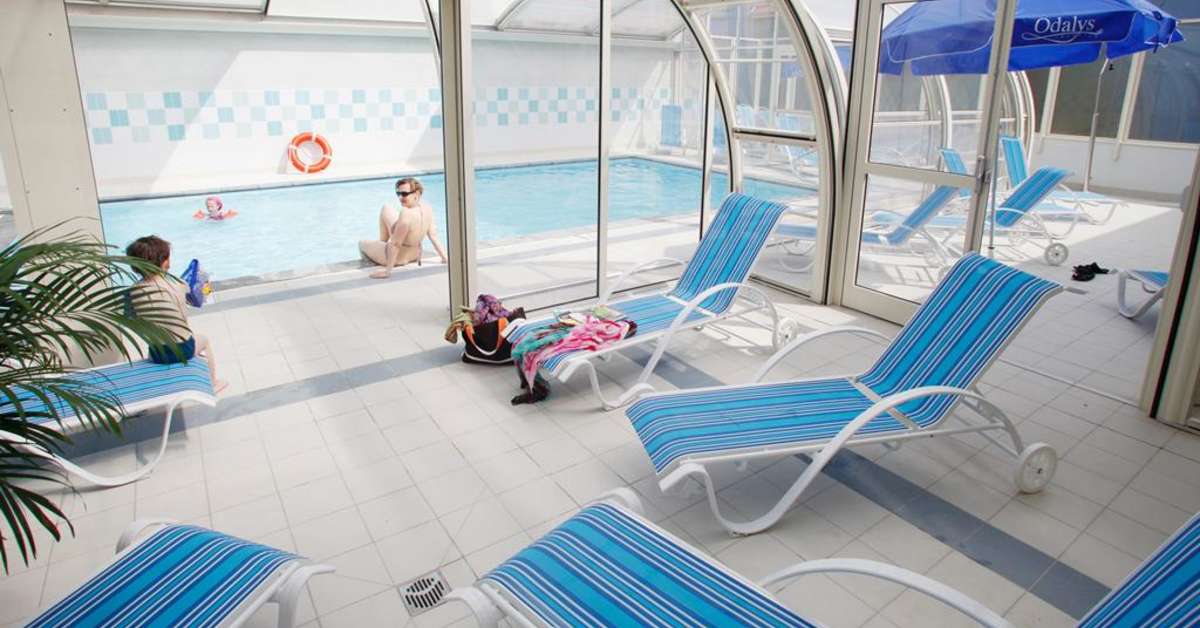 Een foto van het zwembad bij Residence Odalys Les Villas de la Baie