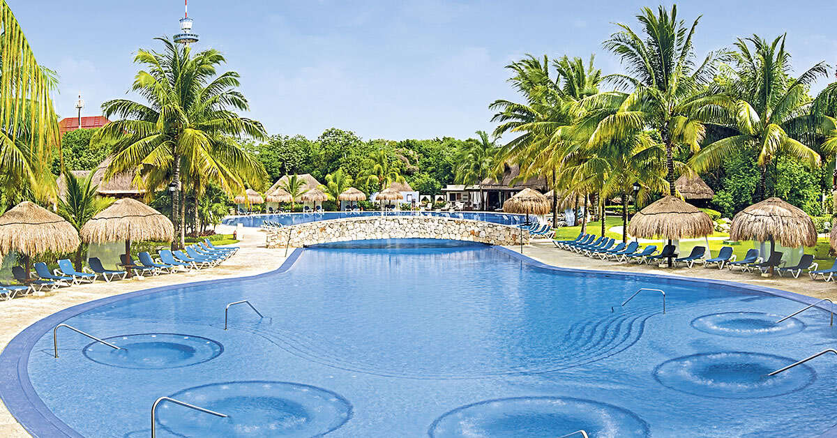 Een foto van het zwembad bij Occidental at Xcaret Destination
