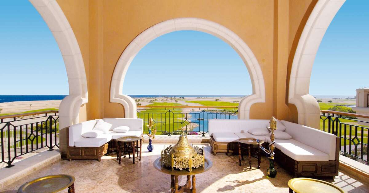 Ein Foto von der Terrasse im The Cascades Golf Resort & Spa