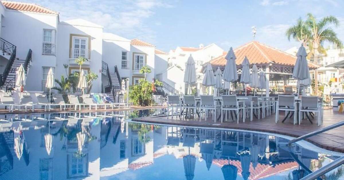 Een foto van het zwembad bij Parque del Sol