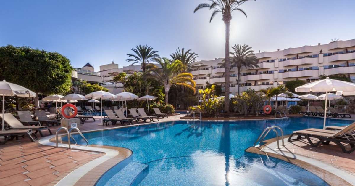 Een foto van het zwembad bij Barcelo Corralejo Bay
