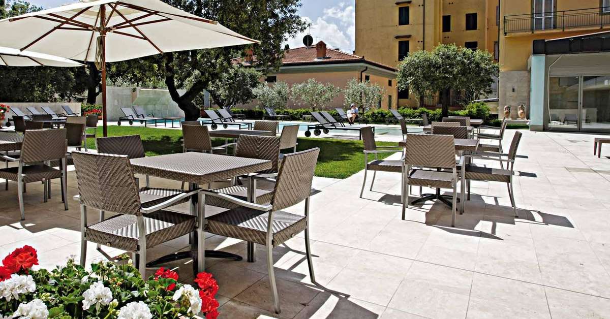 Een foto van het terras bij Grand Hotel Croce di Malta