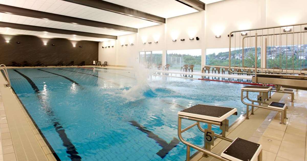 Ein Foto vom Pool im Oversum Vital Resort Winterberg