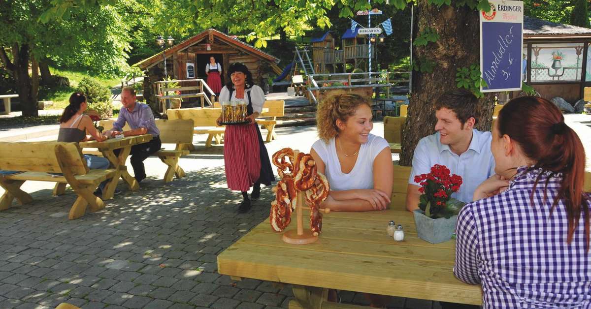 Een foto van het terras bij Sporthotel Garmisch-Partenkirchen