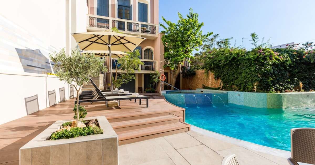 Een foto van het zwembad bij Ideon Hotel