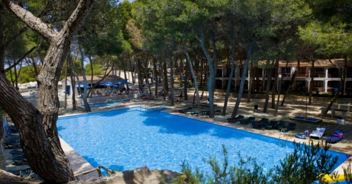Een foto van het strand bij Sol Parc Aparthotel