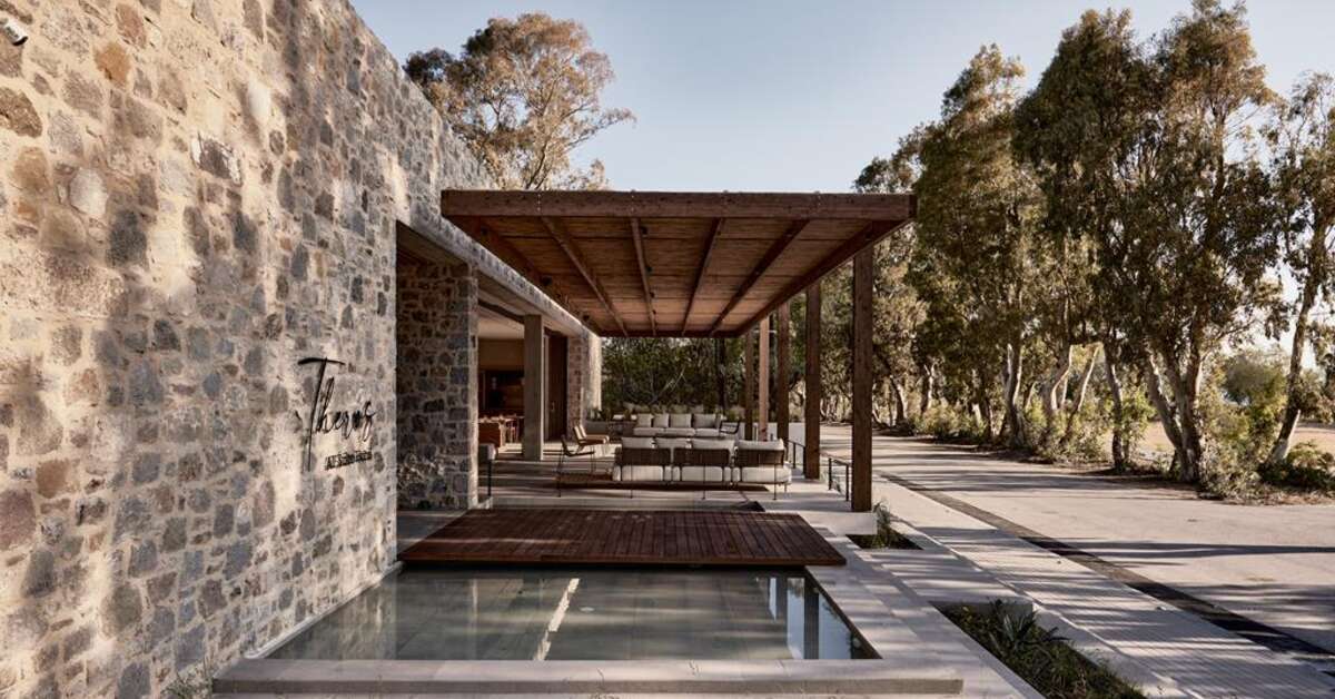Een foto van het terras bij Theros All Suite Hotel