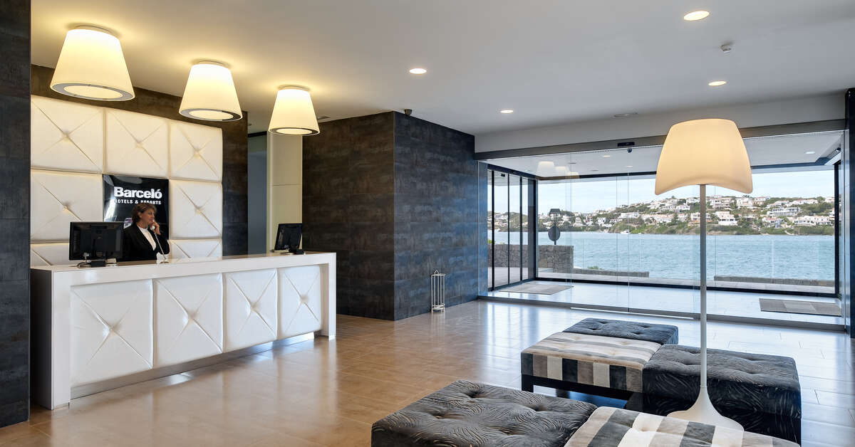 Een foto van het interieur van Barcelo Hamilton Menorca