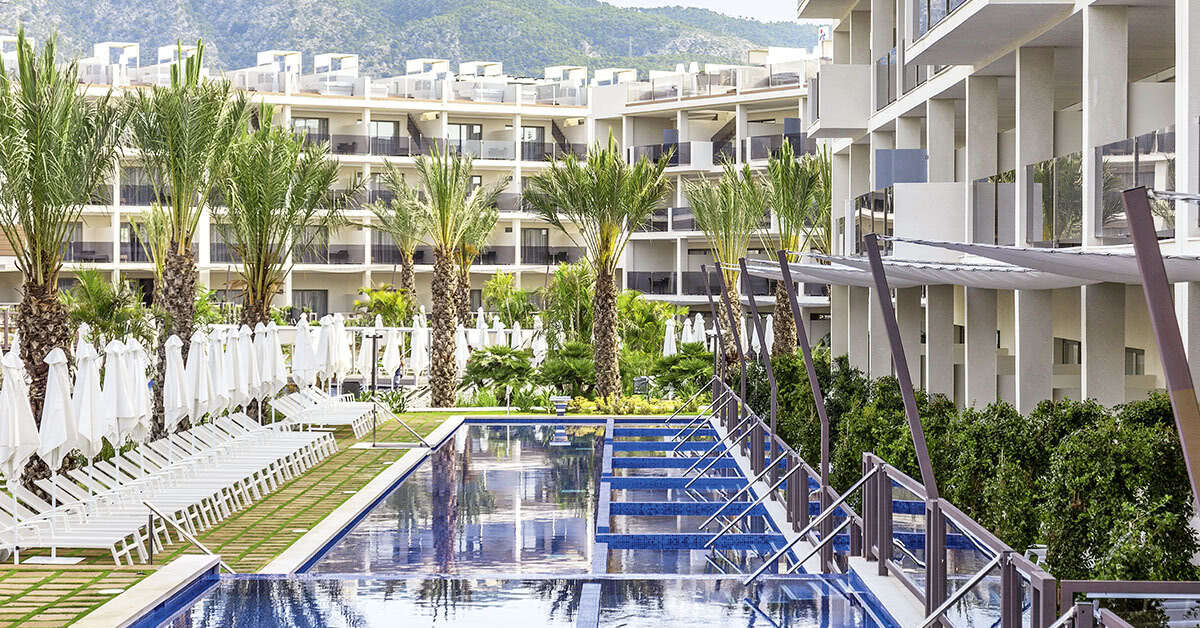 Ein Foto vom Pool im Hotel Zafiro Palace Palmanova