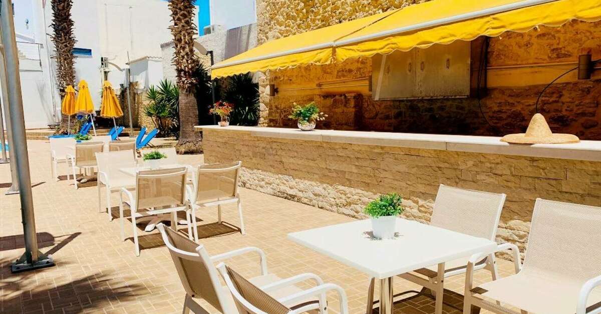 Een foto van het terras bij Kassavetis Center Hotel Studios & Appartementen