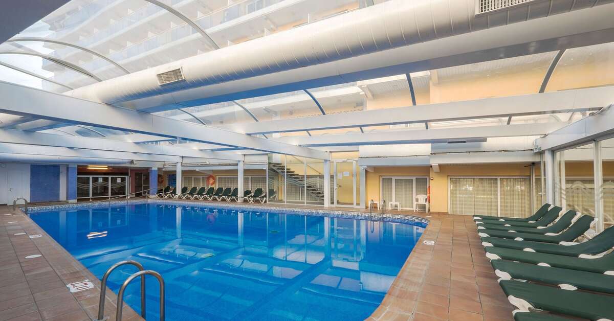 Een foto van het zwembad bij Rosamar Garden Resort