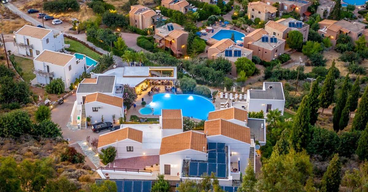 Een foto van het zwembad bij Creta Blue Boutique Hotel & Suites
