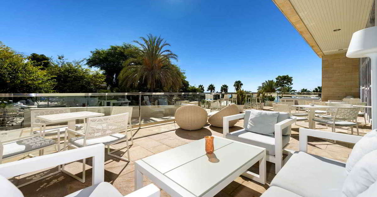 Een foto van het terras bij Amare Marbella Beach Hotel