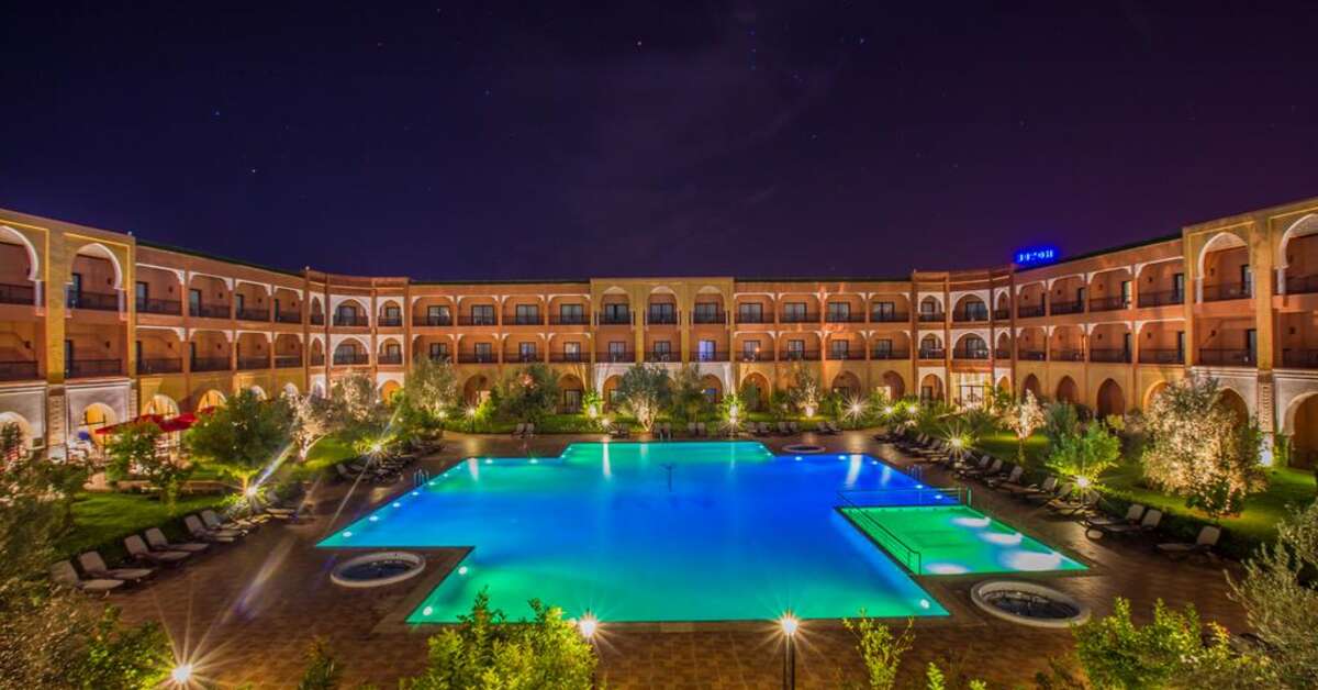 Een foto van het zwembad bij DWO Marrakech Ennakhil