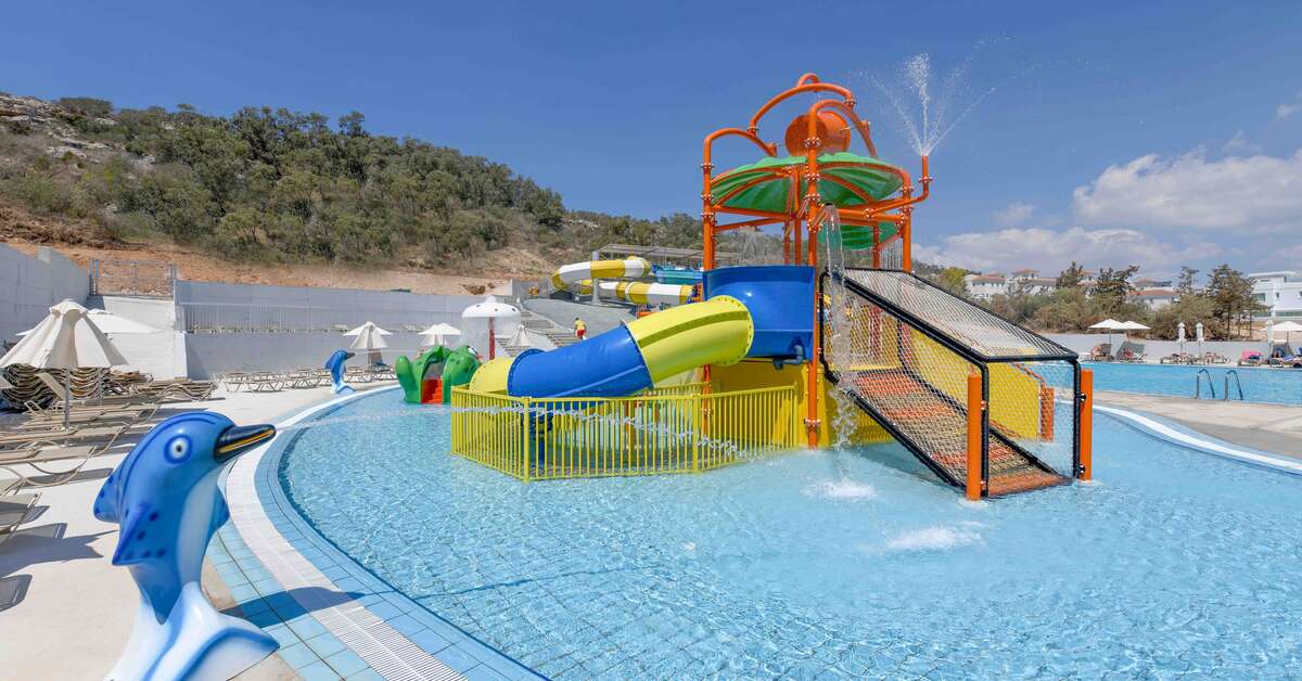 Een foto van het zwembad bij Narcissos Waterpark Resort